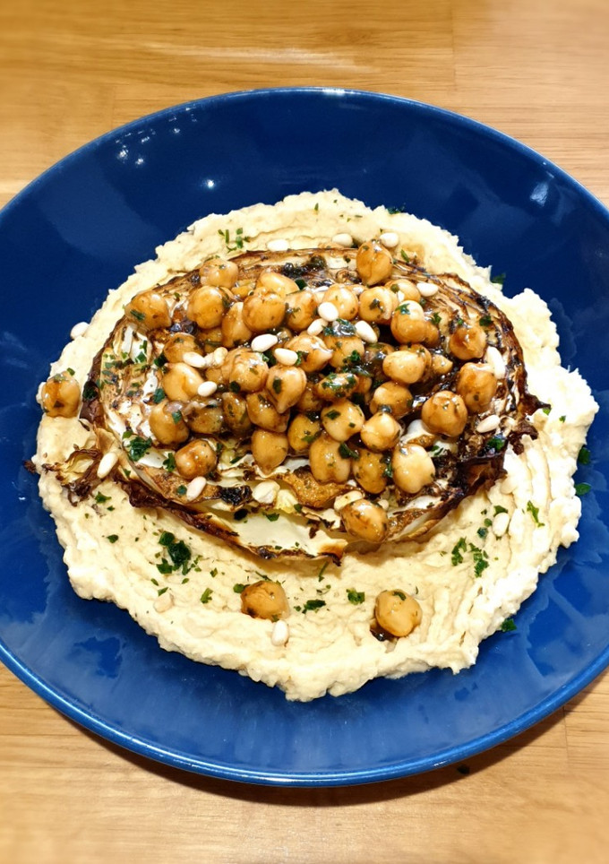 Una foto de Repollo con hummus