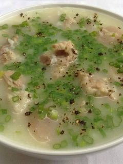 Hình của món Cháo đậu xanh nấu sườn.