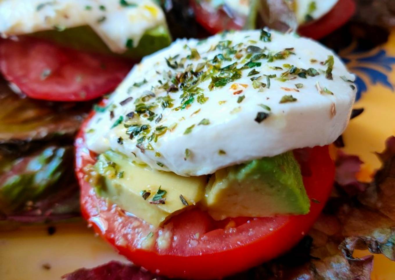 Ensalada de tomate 🍅, mozzarella y aguacate 🥑