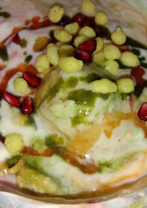 A picture of Dahi bhalle Chaat.