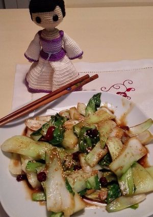 Foto principal de Ensalada tibia de pak choi con salsa de soja