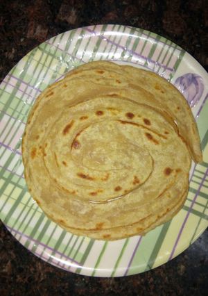 A picture of Wheat flour laccha paratha.