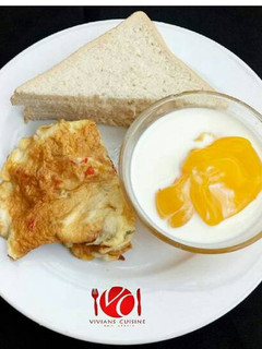 A picture of Custard, fried Egg & Bread.