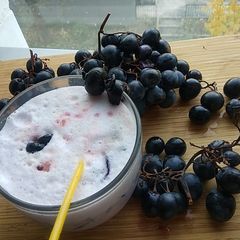 A picture of Healthy and tasty black grapes milkshake.