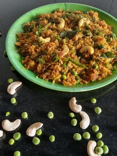 काजू-मटार ब्रेड उपमा (Kaju Matar Bread Upma Recipe In Marathi) रेसिपी चे मुख्य फोटो