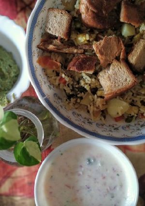 A picture of Almond n basil chutney with pulao.