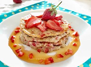 Foto resep Banana-strawberry pancake 🥞 🥞