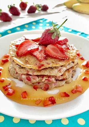 Foto resep Banana-strawberry pancake 🥞 🥞