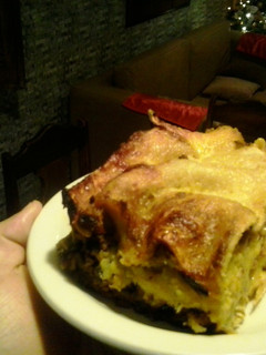 Una foto de Pastel de plátano, carne y pasta