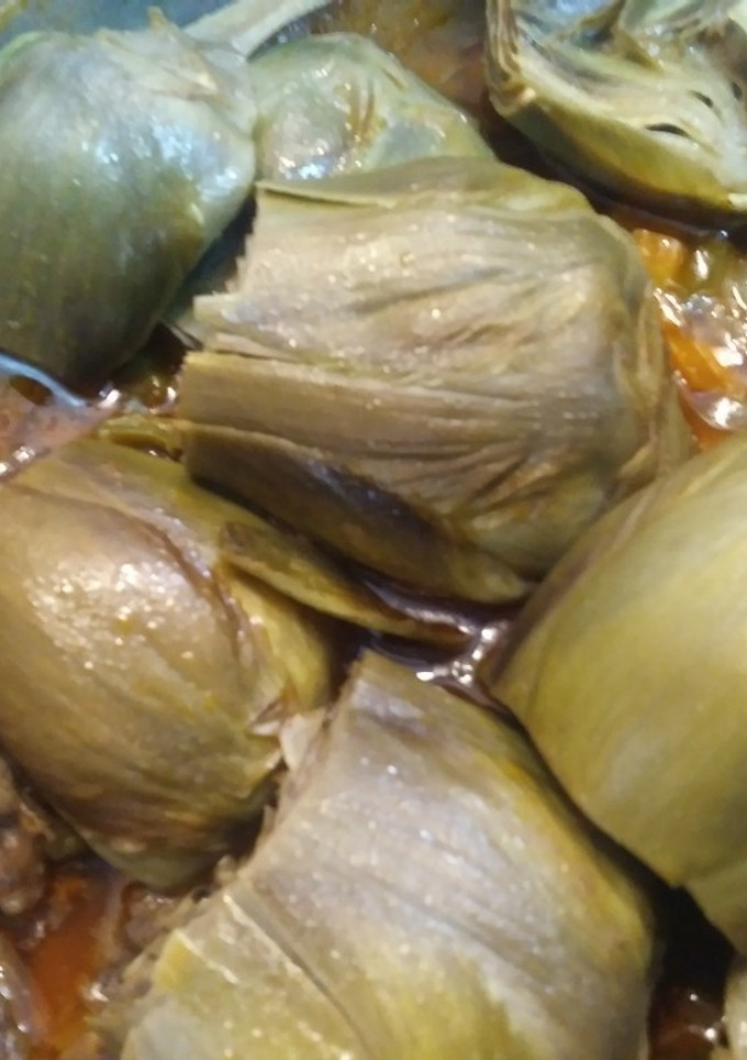 Una foto de Alcachofas con carne guisada