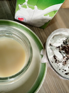 A picture of Condensed milk.
