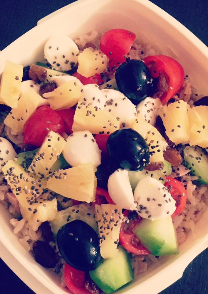 Una foto de Ensalada de arroz integral
