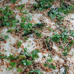 A picture of Lahsuni khata Dhokla.