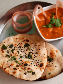 તંદૂરી બટર રોટી (Tandoori Butter Roti Recipe in Gujarati) રેસીપી મુખ્ય ફોટો
