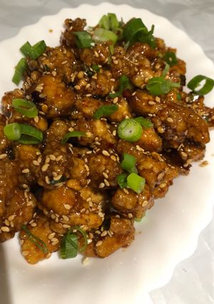 A picture of Sesame Honey Chicken.