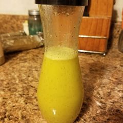 A picture of Lemon Pepper dressing.