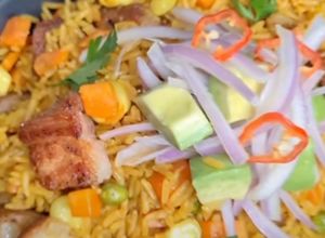 Una foto de Arroz con chancho