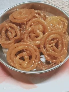 જલેબી(Jalebi recipe in Gujarati) રેસીપી મુખ્ય ફોટો