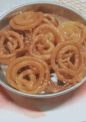 જલેબી(Jalebi recipe in Gujarati) રેસીપી મુખ્ય ફોટો