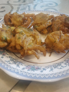 प्याज की पकौड़ी (Pyaz ki pakodi recipe in hindi) रेसिपी मुख्य फोटो