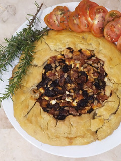 Una foto de Galette de cebolla caramelizada y queso de cabra👌