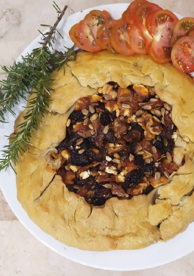 Una foto de Galette de cebolla caramelizada y queso de cabra👌