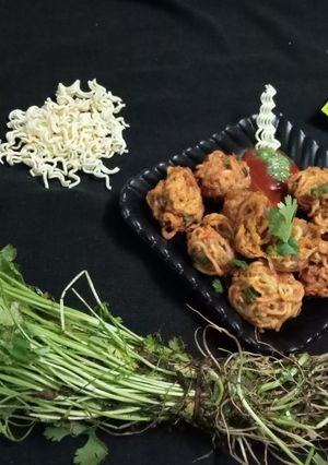 મેગી પકોડા (Maggi Pakoda Recipe In Gujarati) રેસીપી મુખ્ય ફોટો