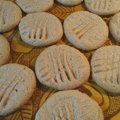 A picture of Aryca 's best ever peanut butter cookies.