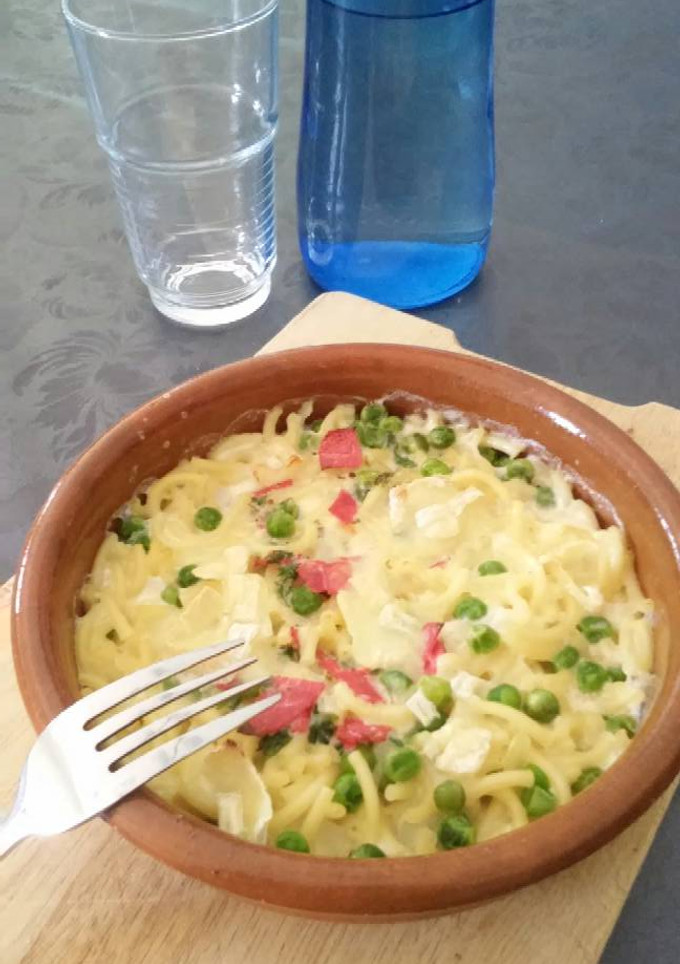 Una foto de Fideua carbonara