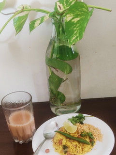 A picture of Kanda poha with peanut.