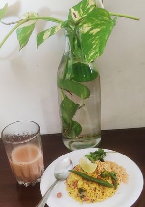 A picture of Kanda poha with peanut.