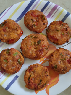 மொறு மொறு பிரெட் வடை (Bread vadai recipe in tamil) செய்முறை முக்கிய புகைப்படம்