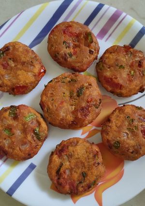 மொறு மொறு பிரெட் வடை (Bread vadai recipe in tamil) செய்முறை முக்கிய புகைப்படம்