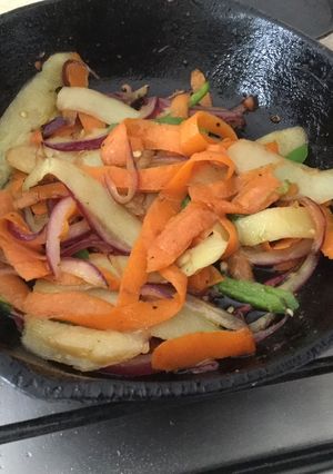 Una foto de Tacos de cáscaras de papa y zanahoria