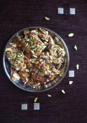 ड्राई फ्रूट्स चिक्की रेसिपी मुख्य फोटो