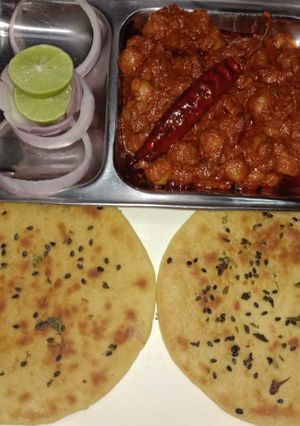 છોલે કુલચે રેસીપી મુખ્ય ફોટો