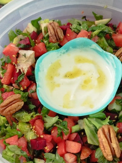 Una foto de Ensalada roja fresca