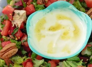 Una foto de Ensalada roja fresca