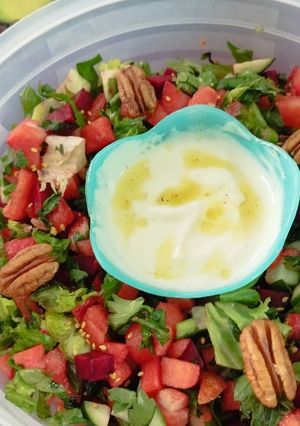 Una foto de Ensalada roja fresca