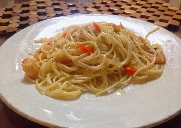 Cara Gampang Menyiapkan Shrimp aglio olio yang Enak Banget