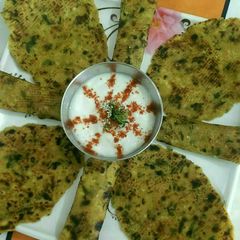 A picture of Alu Methi Paratha.