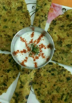 A picture of Alu Methi Paratha.