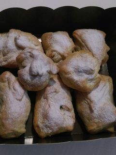 Una foto de Hojaldres rellenos de chocolate y avellanas