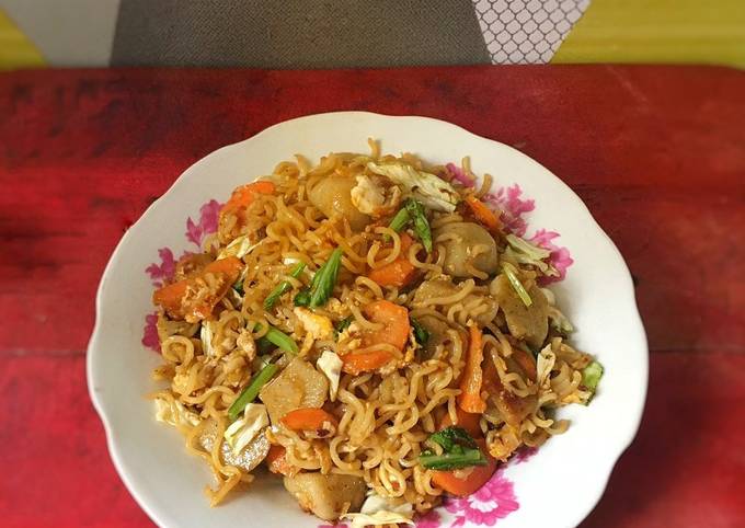 Cara membuat Mie Goreng Bakso Ikan Cara membuat Mie Goreng Bakso Ikan