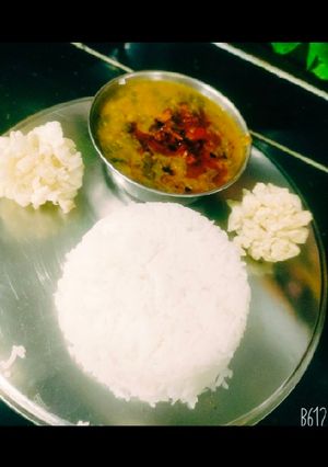 A picture of Saag Chawal.