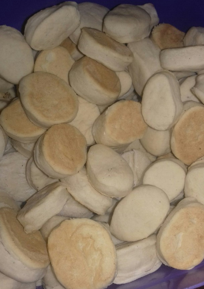 Una foto de Bizcochitos de grasa con harina leudante para el mate!!