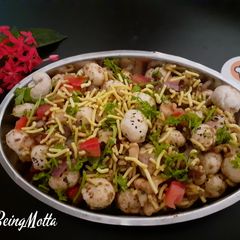 A picture of Makhana Walnut Bhel.