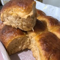 A picture of Thai Milk Tea Bread with Cheese Fillings.