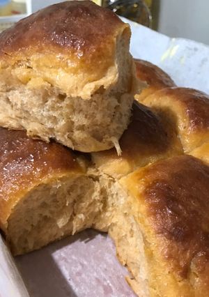 A picture of Thai Milk Tea Bread with Cheese Fillings.