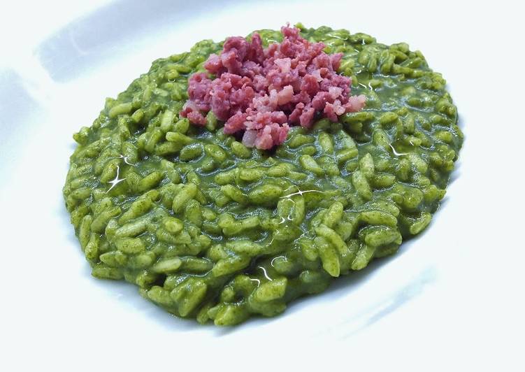 Risotto con crema di spinaci e tastasale croccante